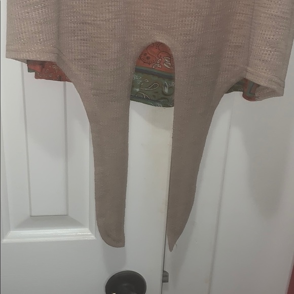 shirt - Picture 2 of 3